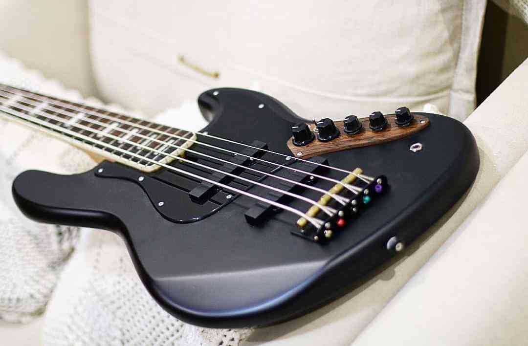 JAZZ BASS 5c BLACK – Baixo, Violão, Baixos, Violões, Contra baixo ...